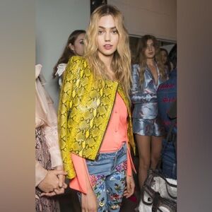 NWT $1095 Alice + Olivia Stanton yellow snakeskin leather moto jacket large